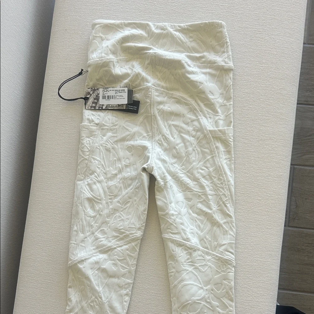 Twenty Montreal Cream Patterned high waisted Leggings - Picture 5 of 5